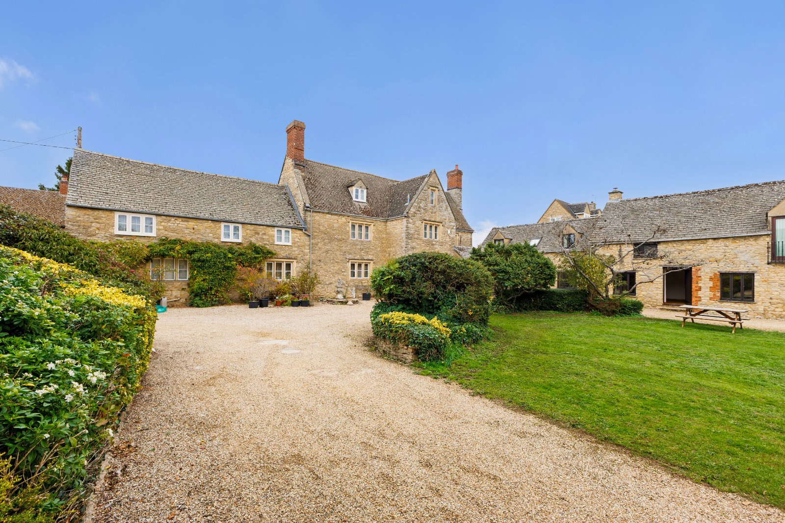 7 bedroom detached house for sale 0