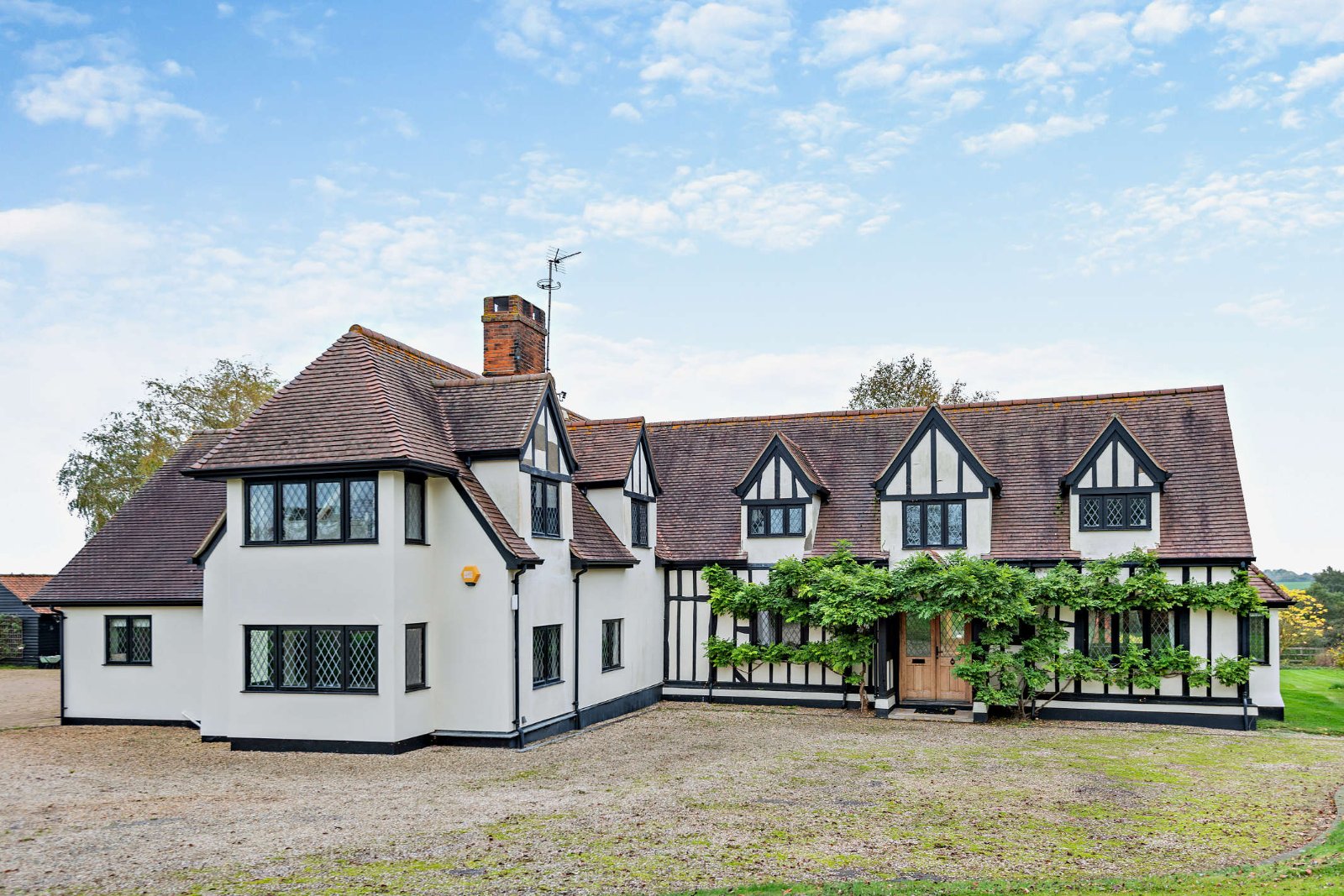 5 bedroom detached house for sale 0