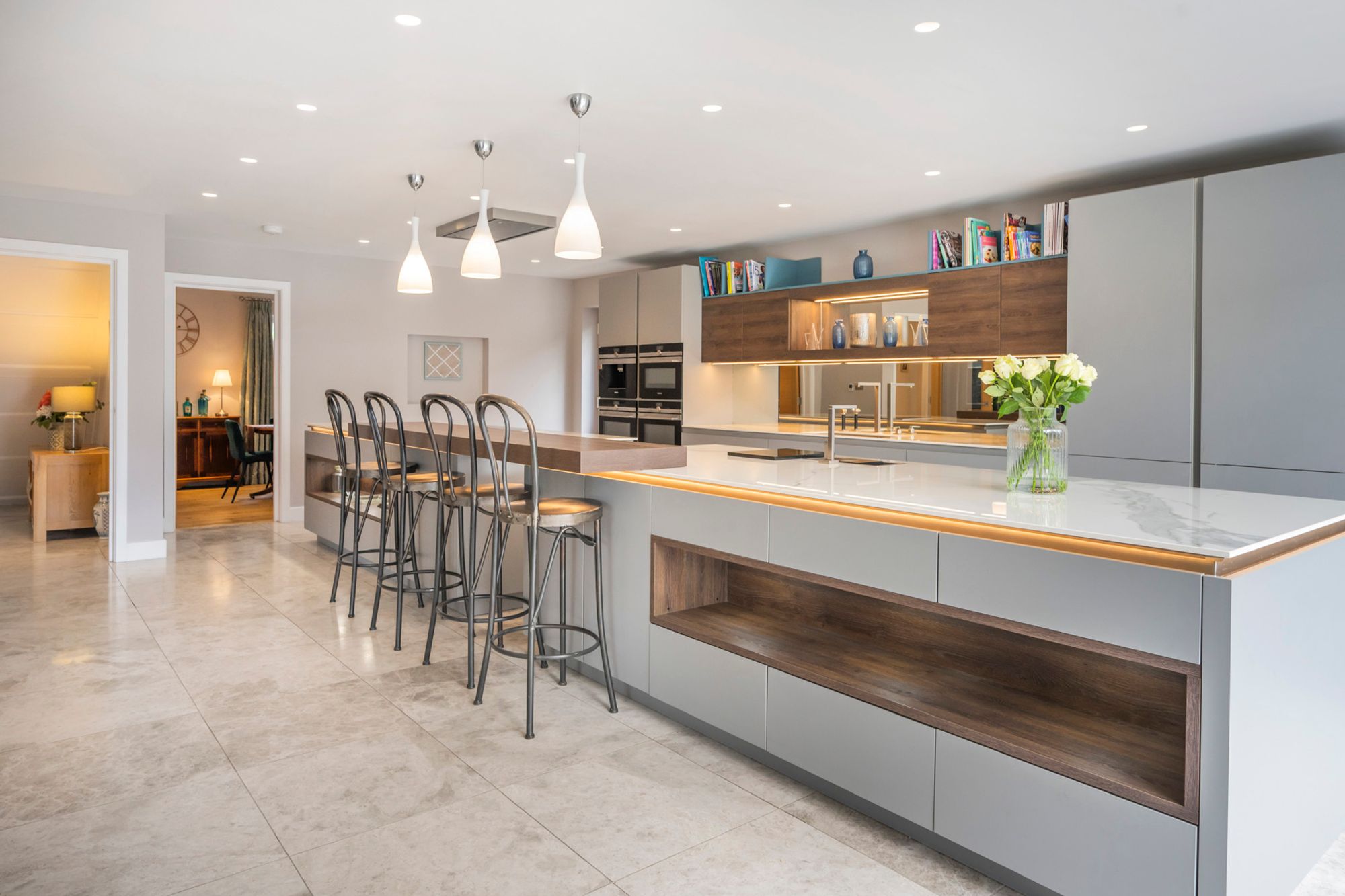 6 bedroom detached house for sale 0