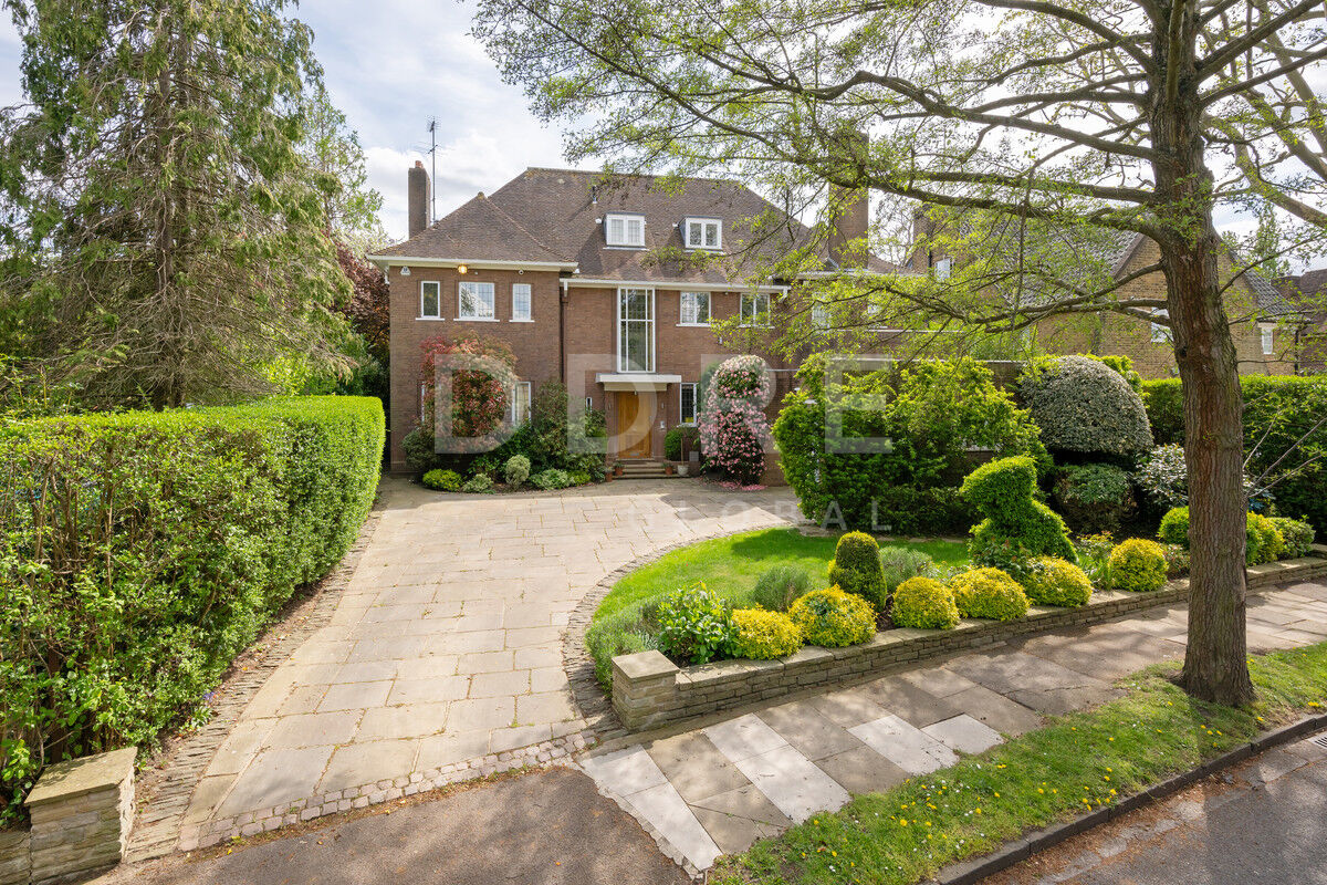 3 bedroom flat for sale