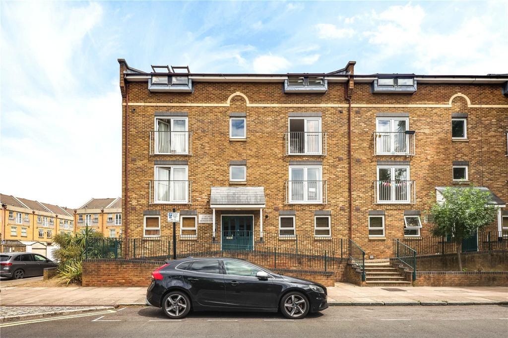 2-bed flat on Manchester Road, London, £2,100/mo