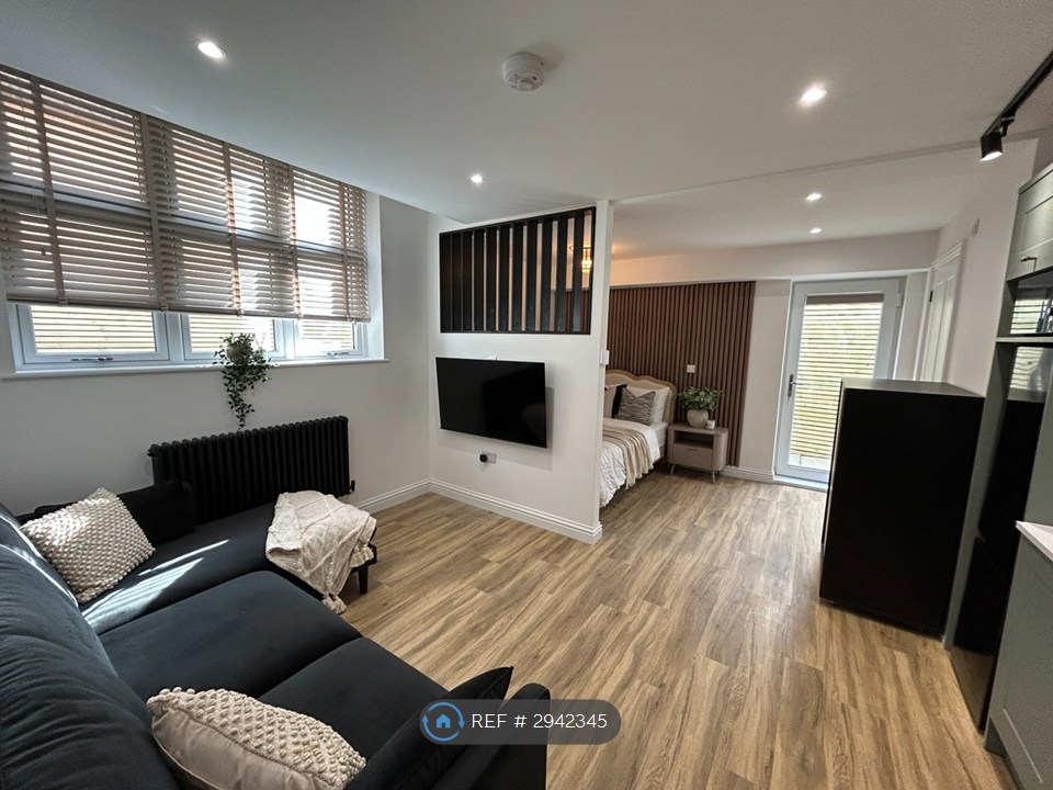 1-bed house on Wellingborough Road, Rushden, £1,150/mo