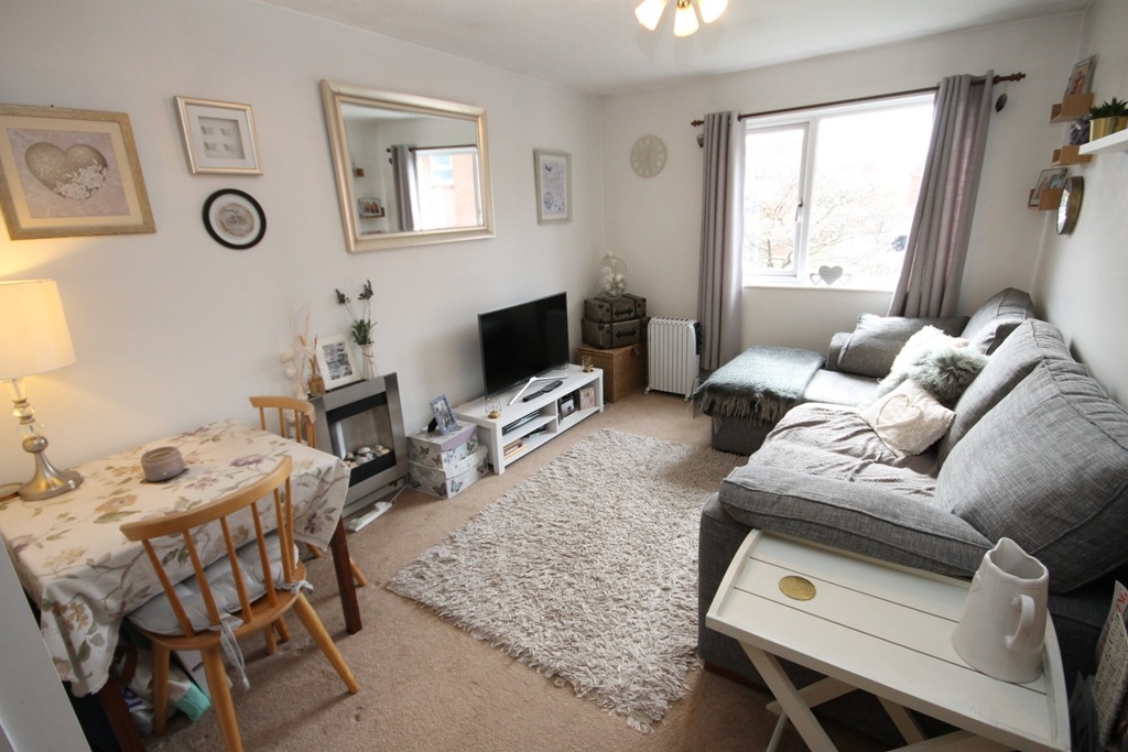 32 Sudgrove Close, Worcester photo 4
