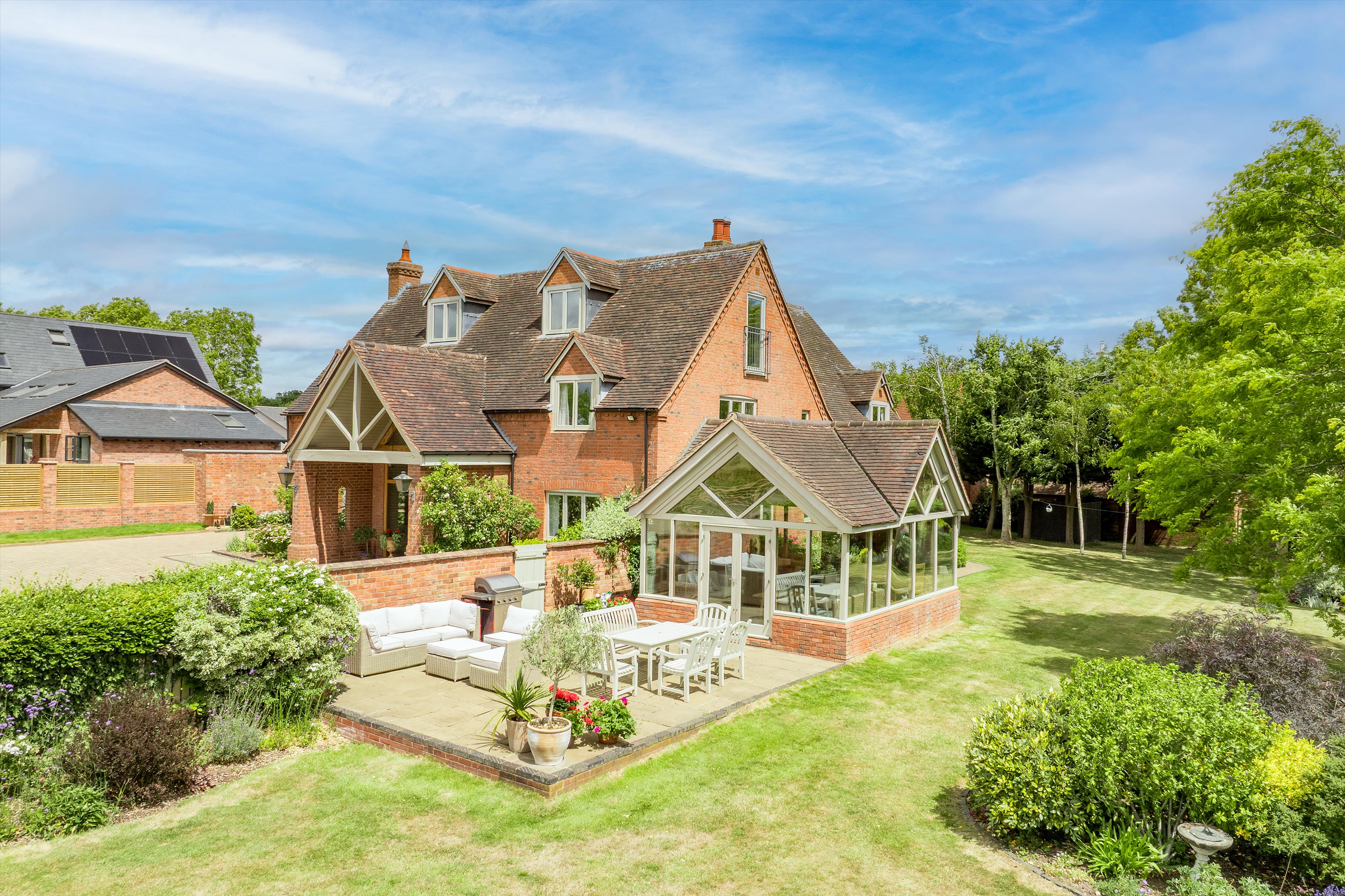 6 bedroom detached house for sale 0