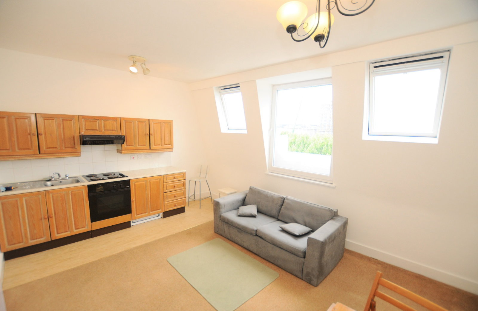 563,Flat C, Chiswick High Road, London photo 5