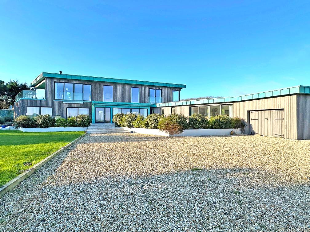 4 bedroom detached house for sale 0