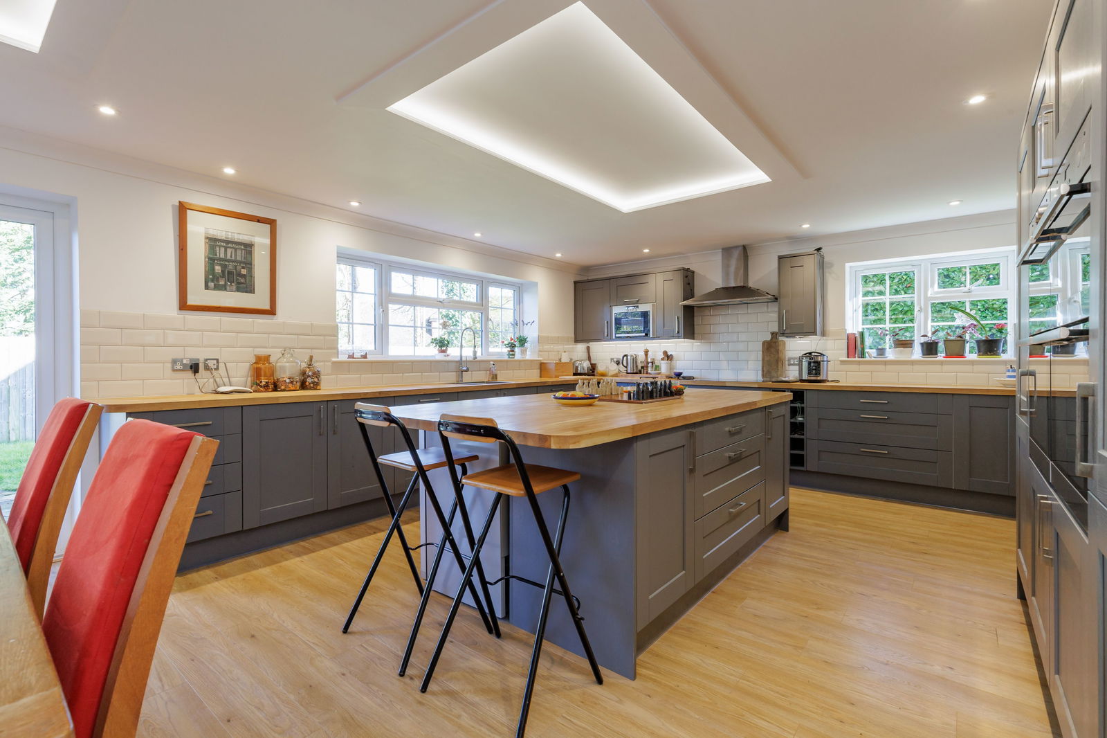 5 bedroom detached house for sale 0