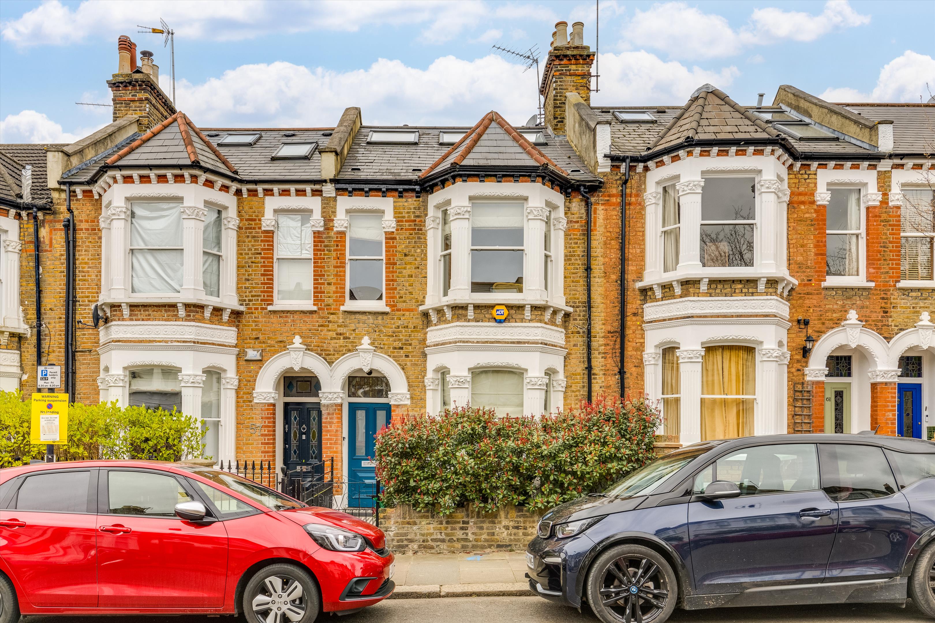 4 bedroom detached house for sale in Walton-on-Thames