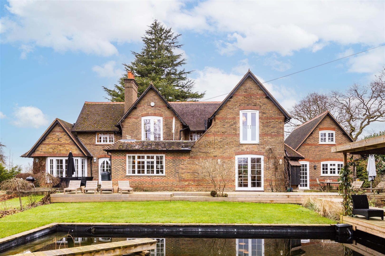 4 bedroom detached house for sale 0