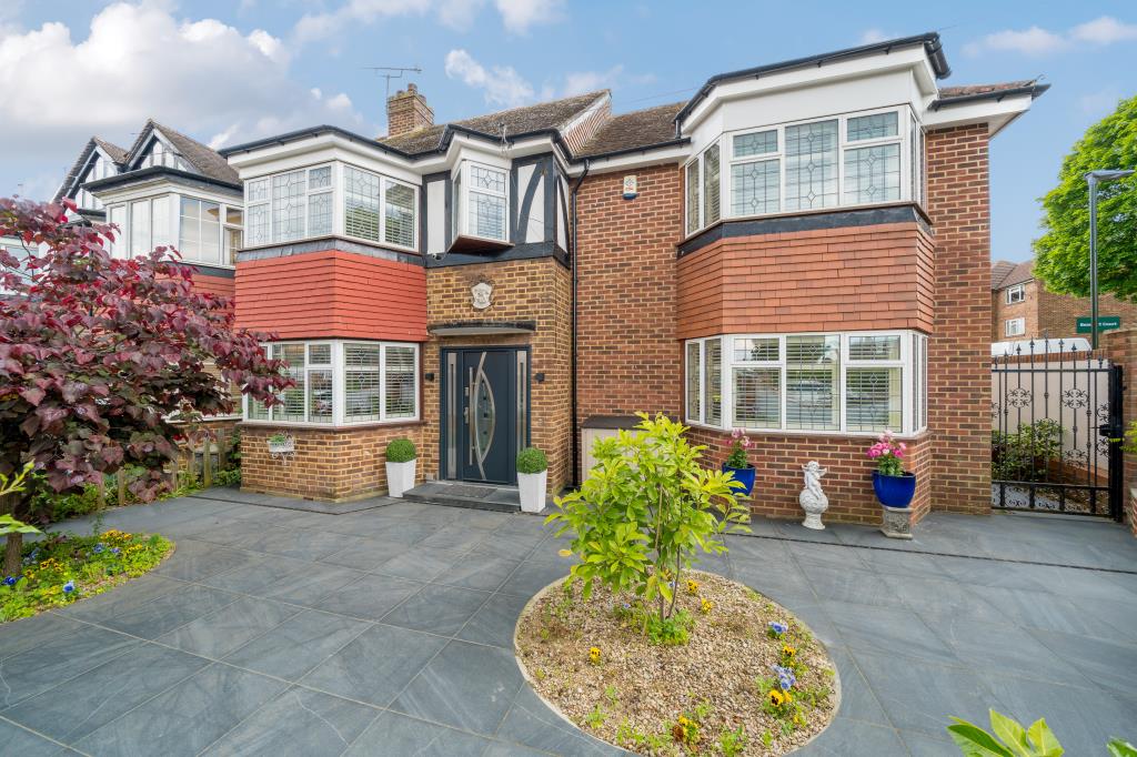 5 bedroom detached house for sale in Reading