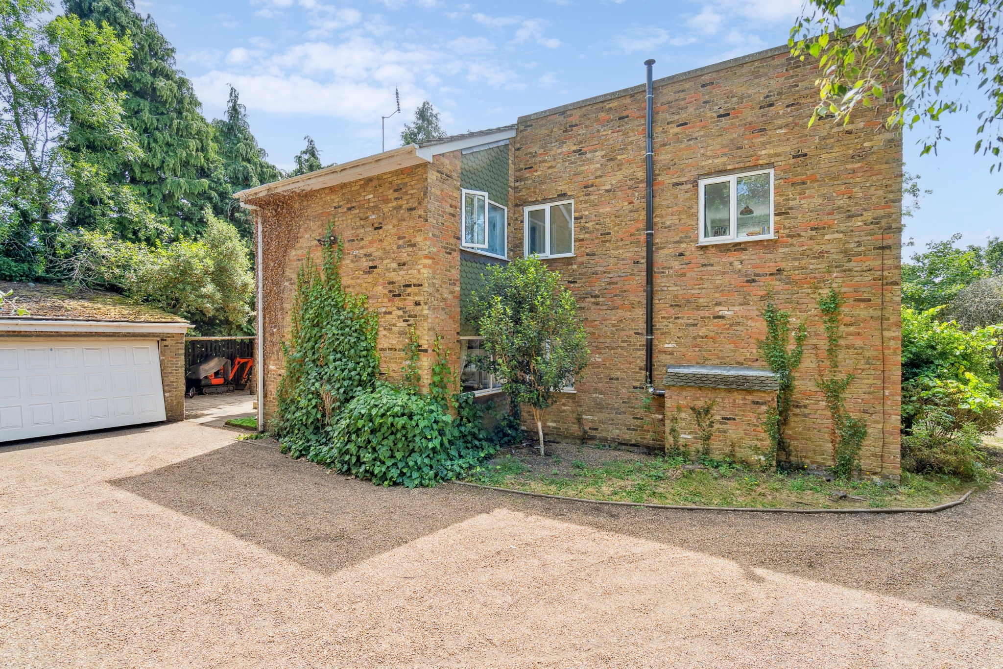 4 bedroom detached house for sale 0