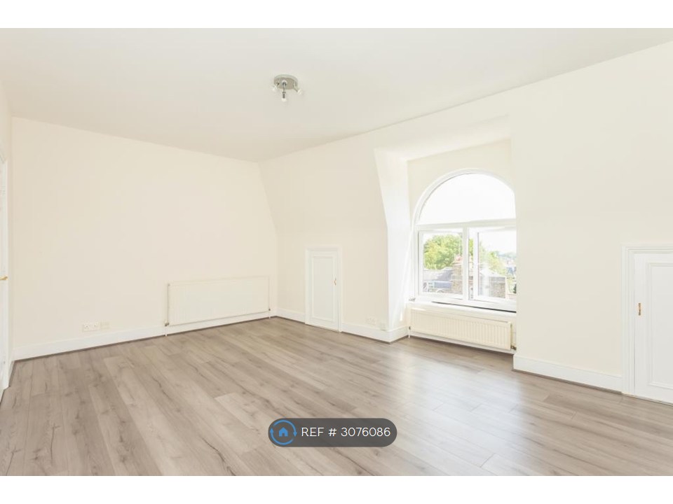Flat, Muswell Hill Broadway, London photo 2