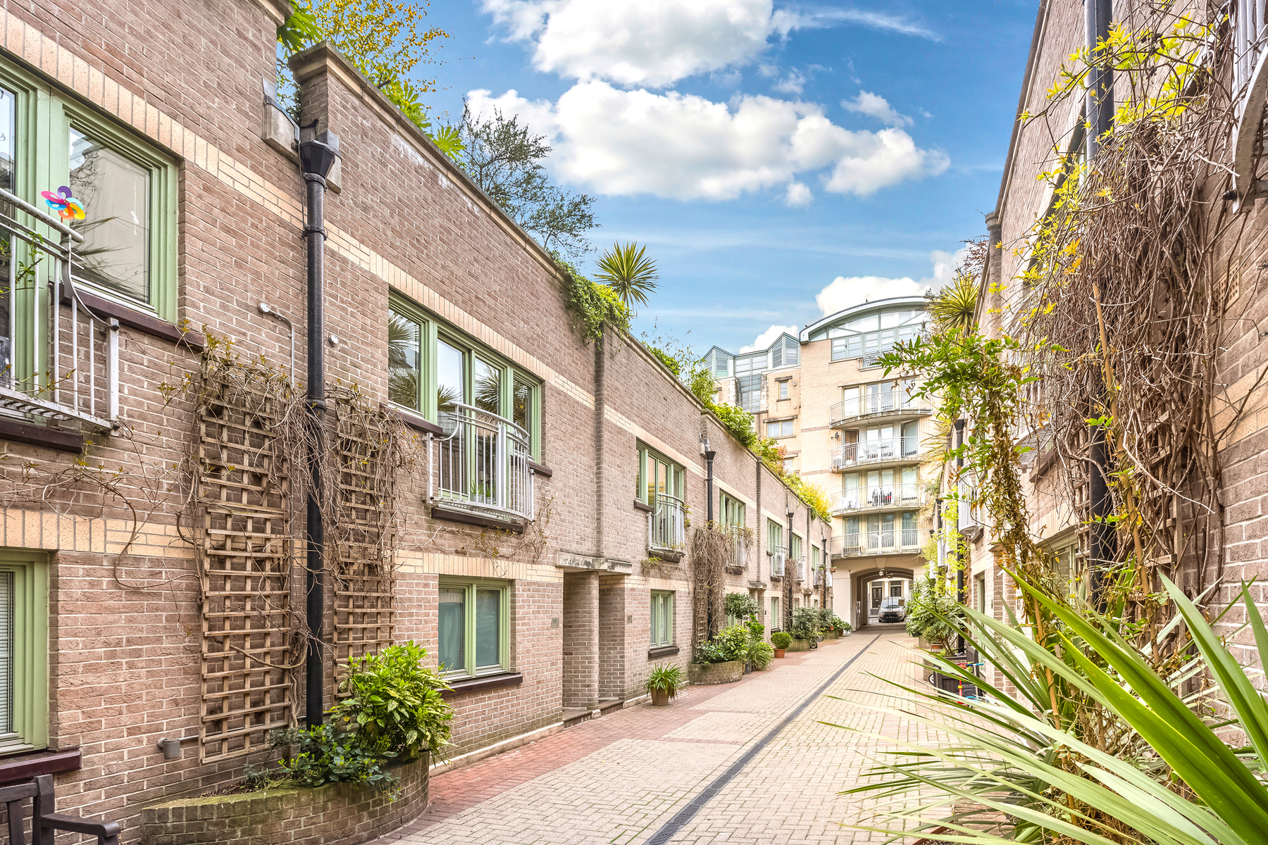 3 bedroom detached house for sale in Guildford
