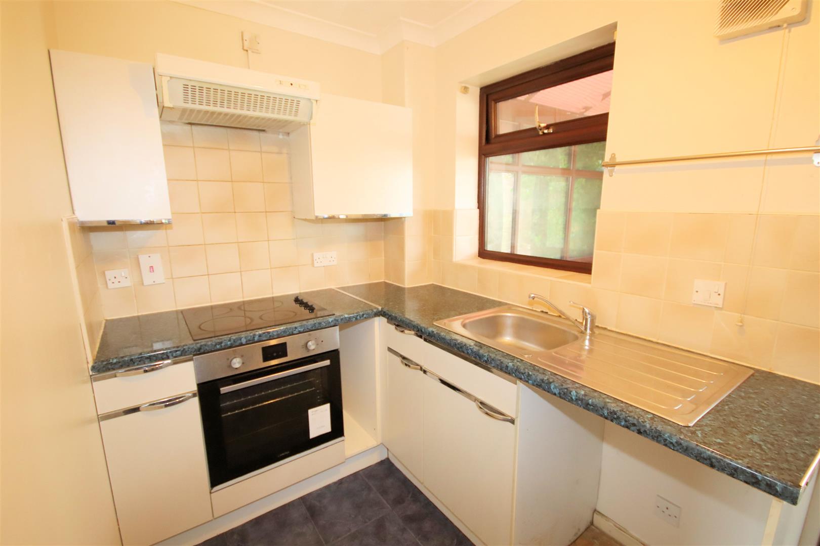24, Elveden Close, Bushmead, Luton photo 4