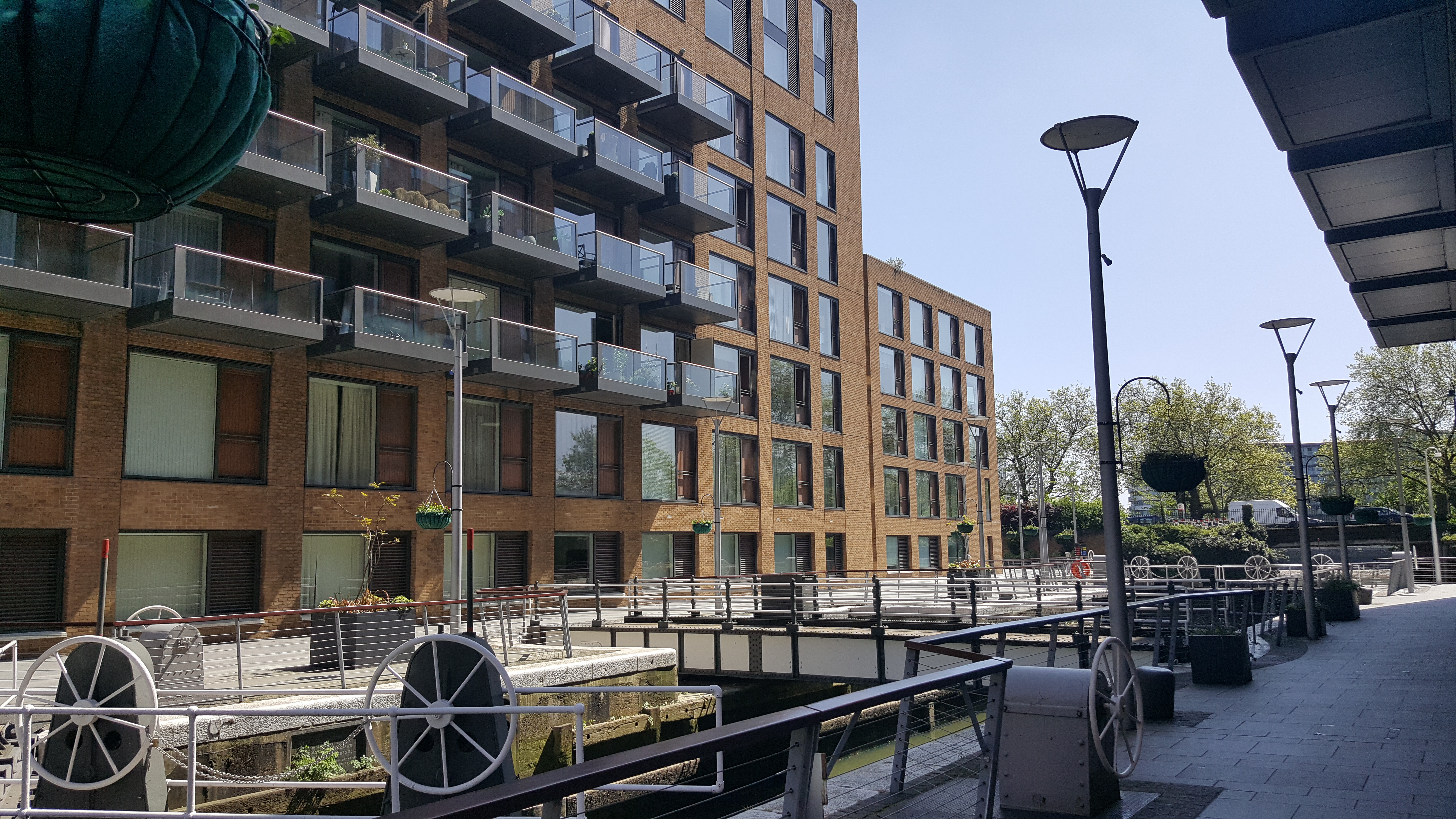 3 bedroom flat for sale 0