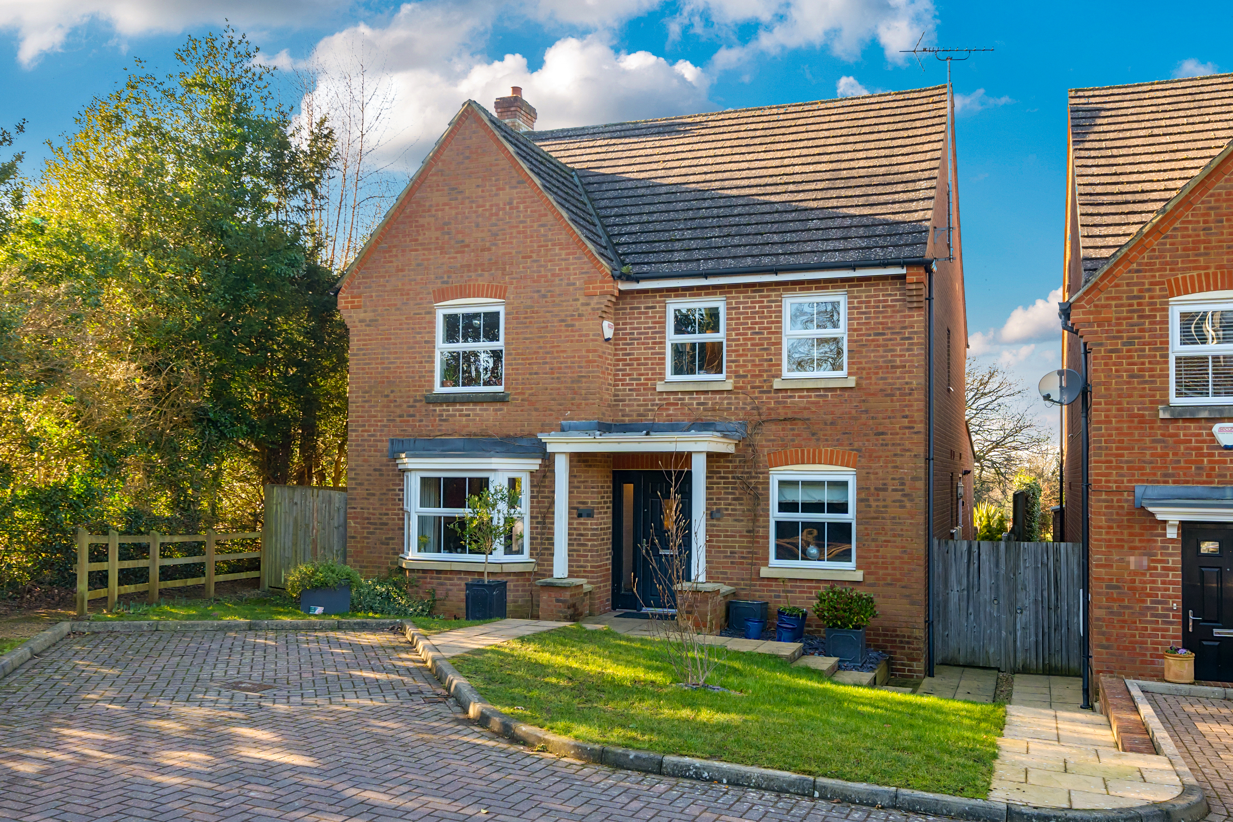 5 bedroom detached house for sale 0