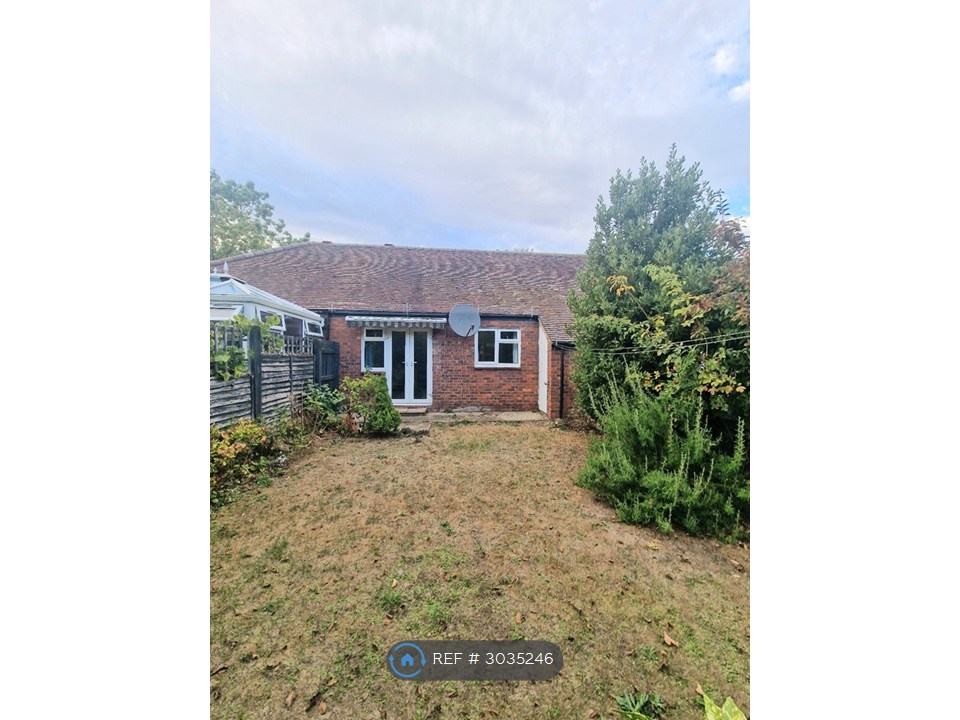 Cedars Drive, Uxbridge photo 4