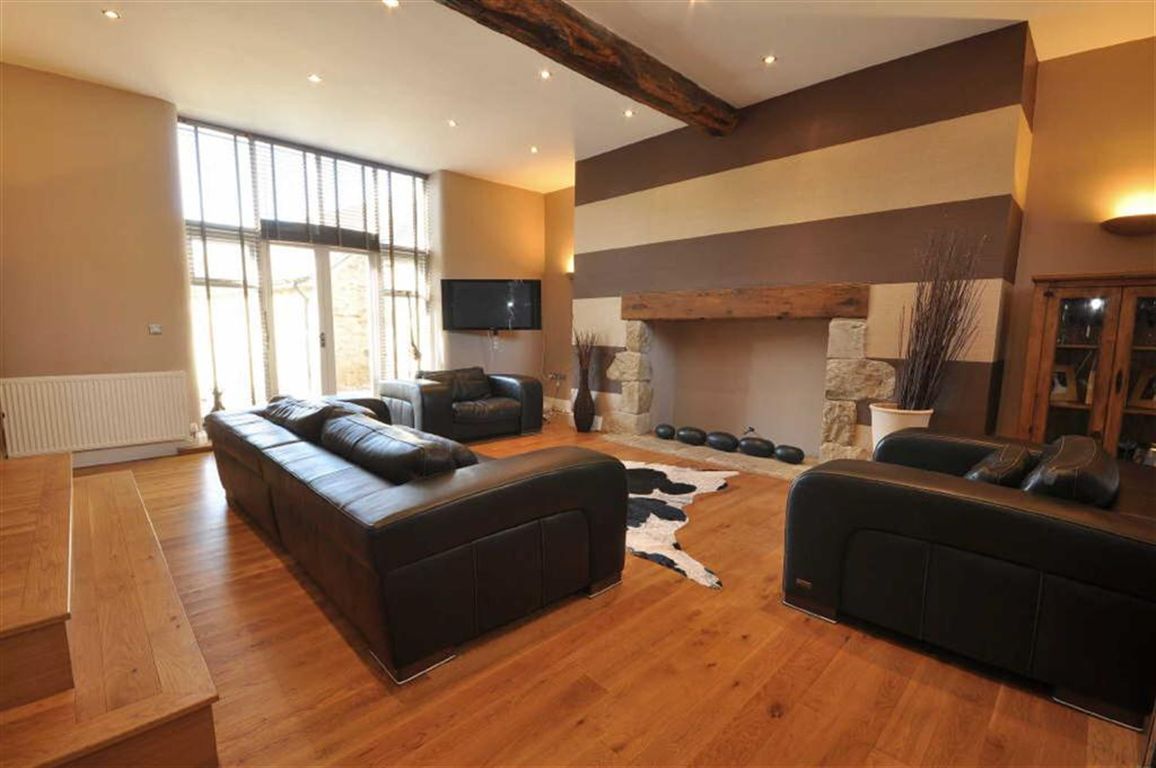 Terraced, 2,056 sq ft