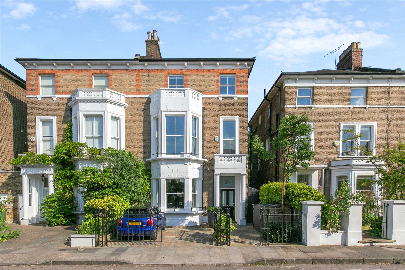 3 bedroom flat for sale in London