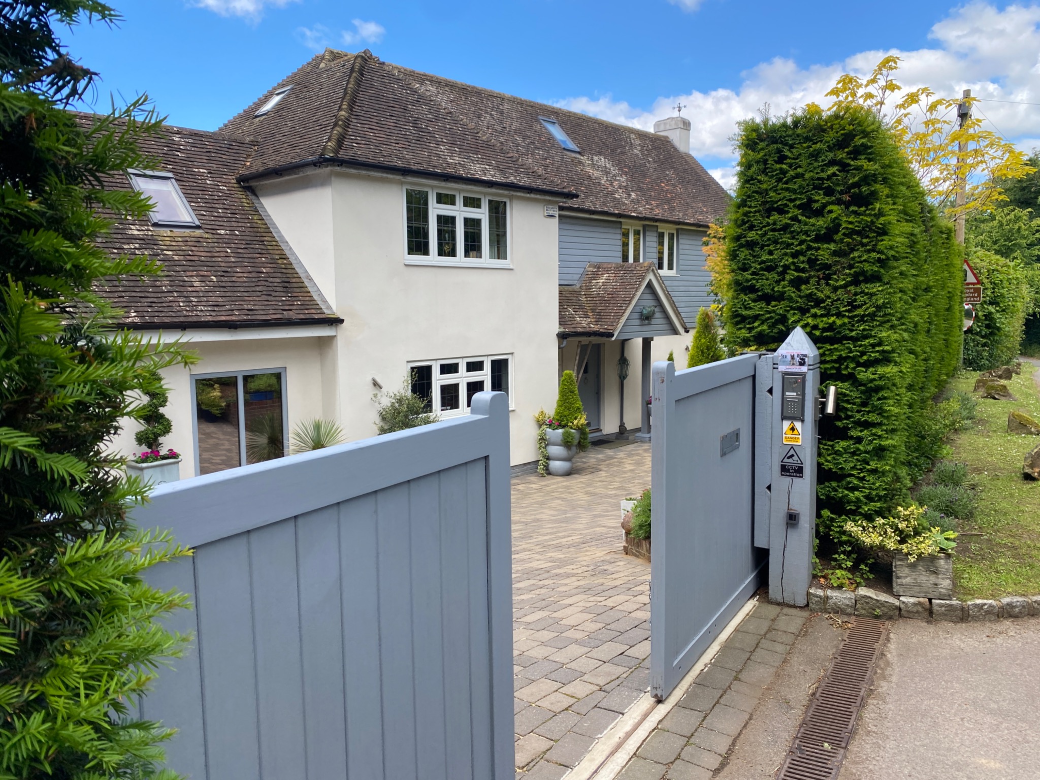 4 bedroom detached house for sale 0