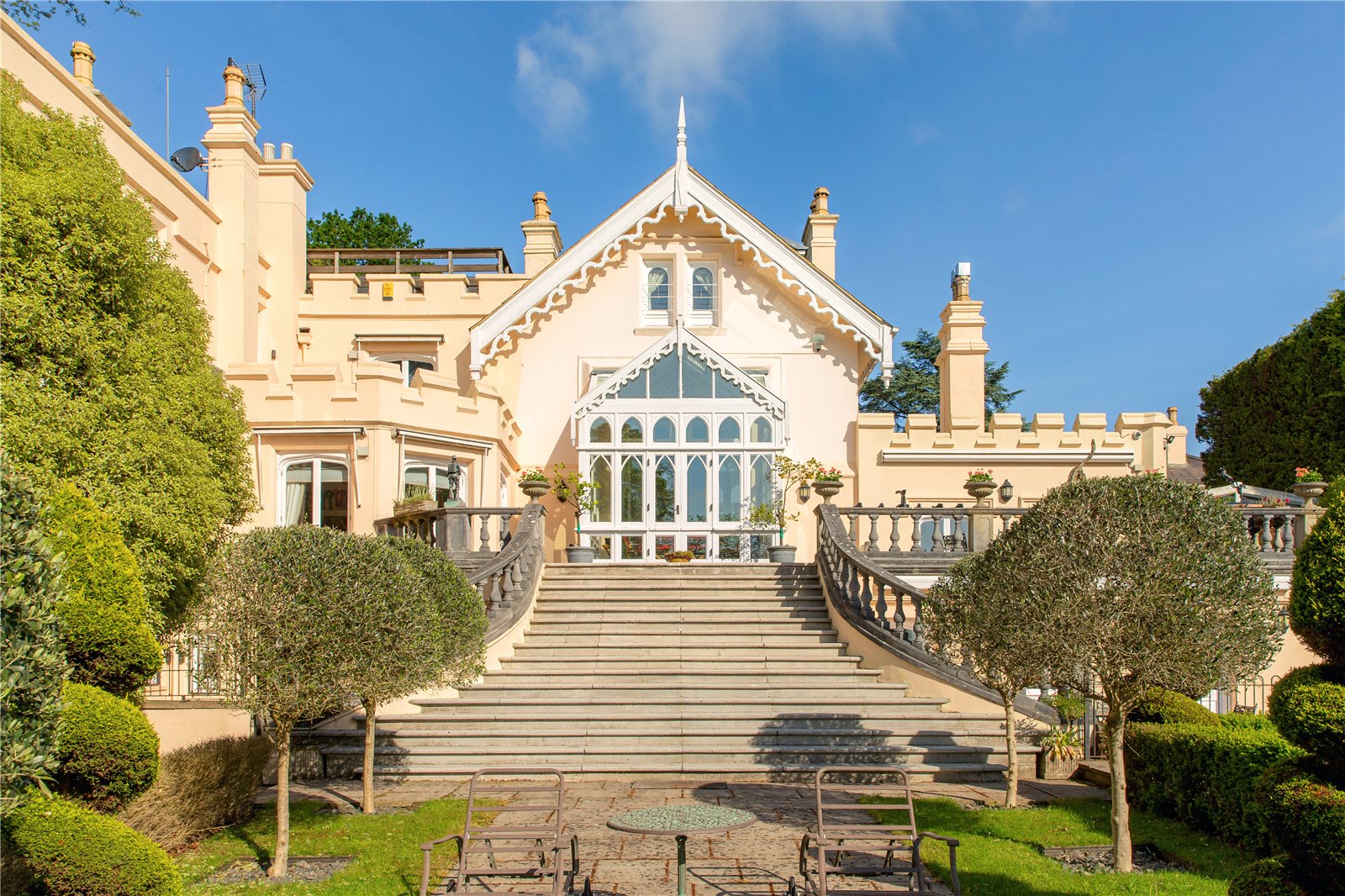 7 bedroom detached house for sale 0