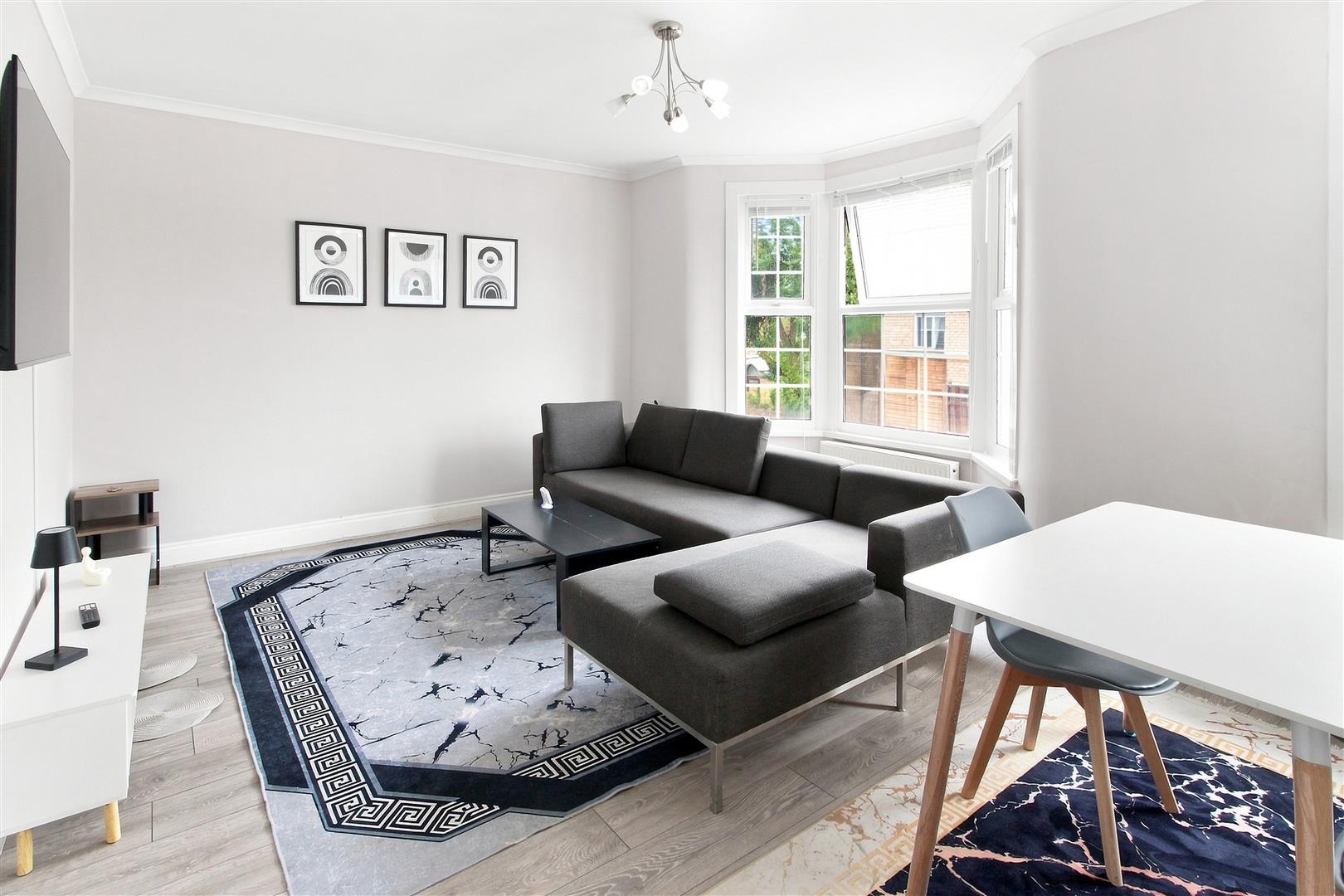 52c, Cedars avenue, Walthamstow photo 2
