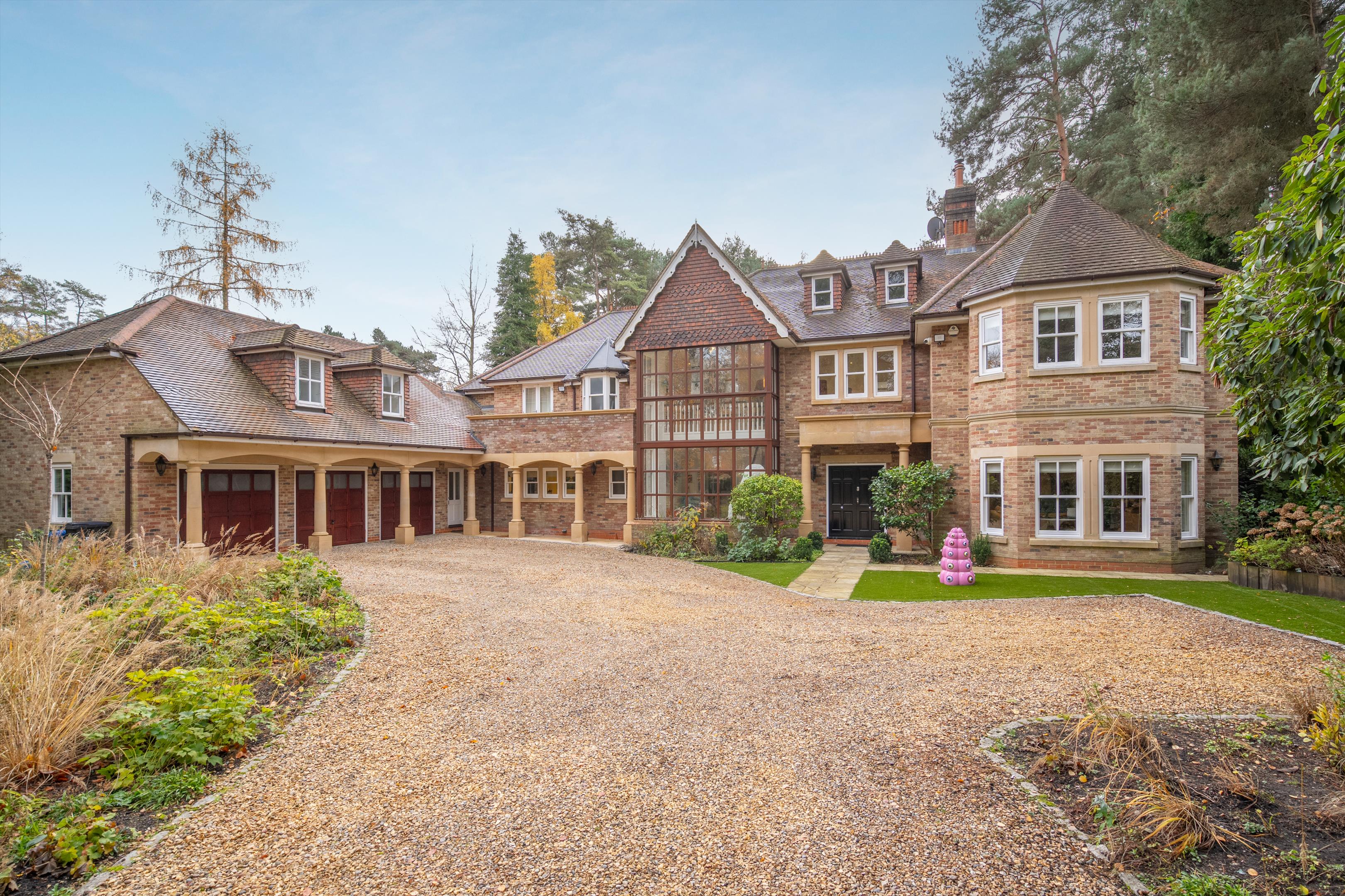 5 bedroom detached house for sale 0