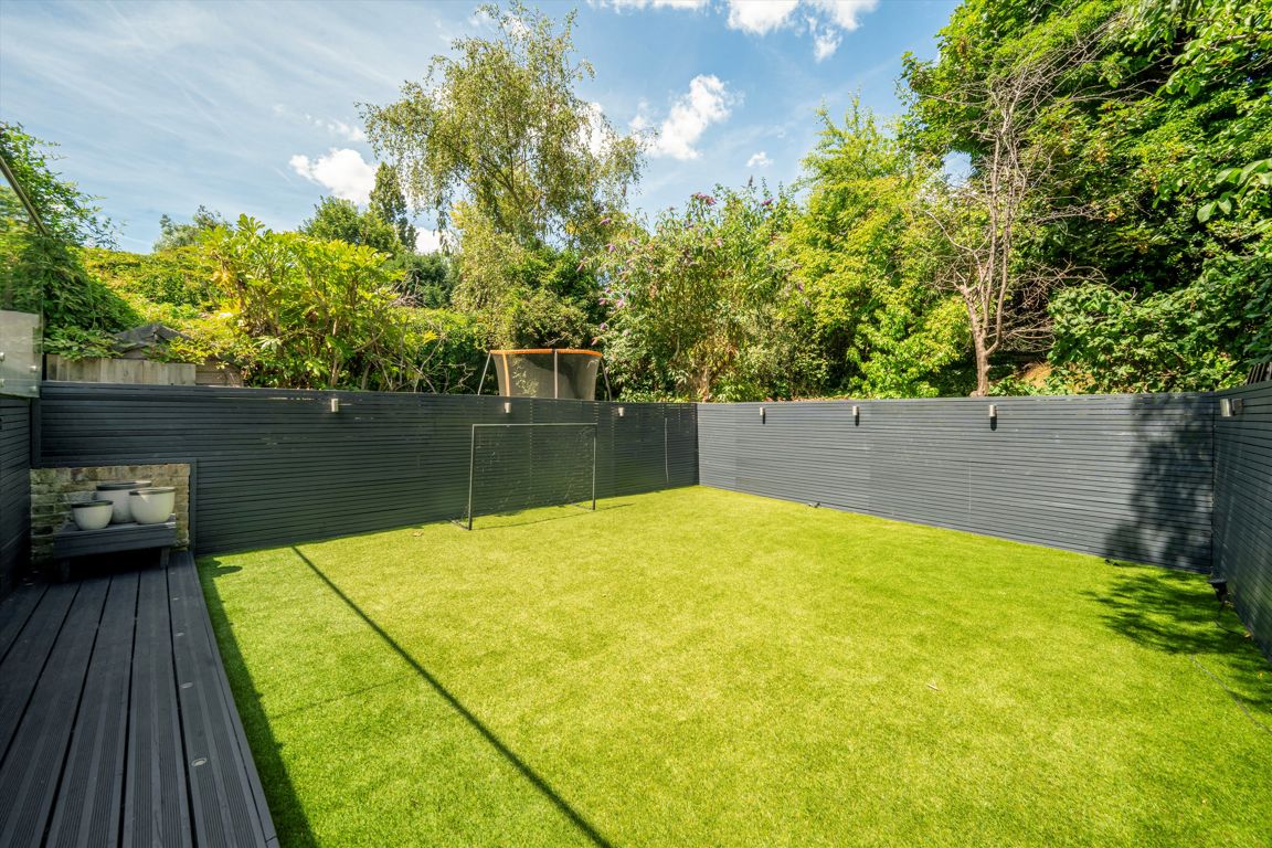 5 bedroom semi-detached house for sale 0