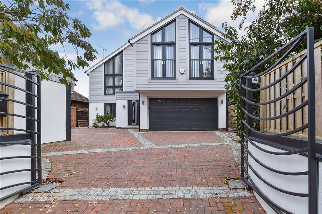 4 bedroom detached house for sale 0