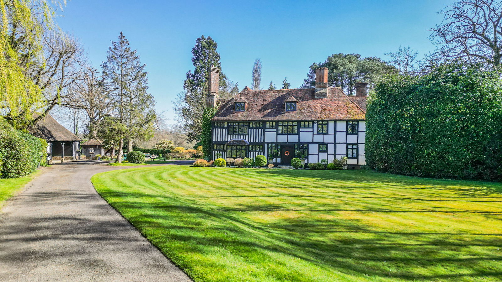 6 bedroom country house for sale 0