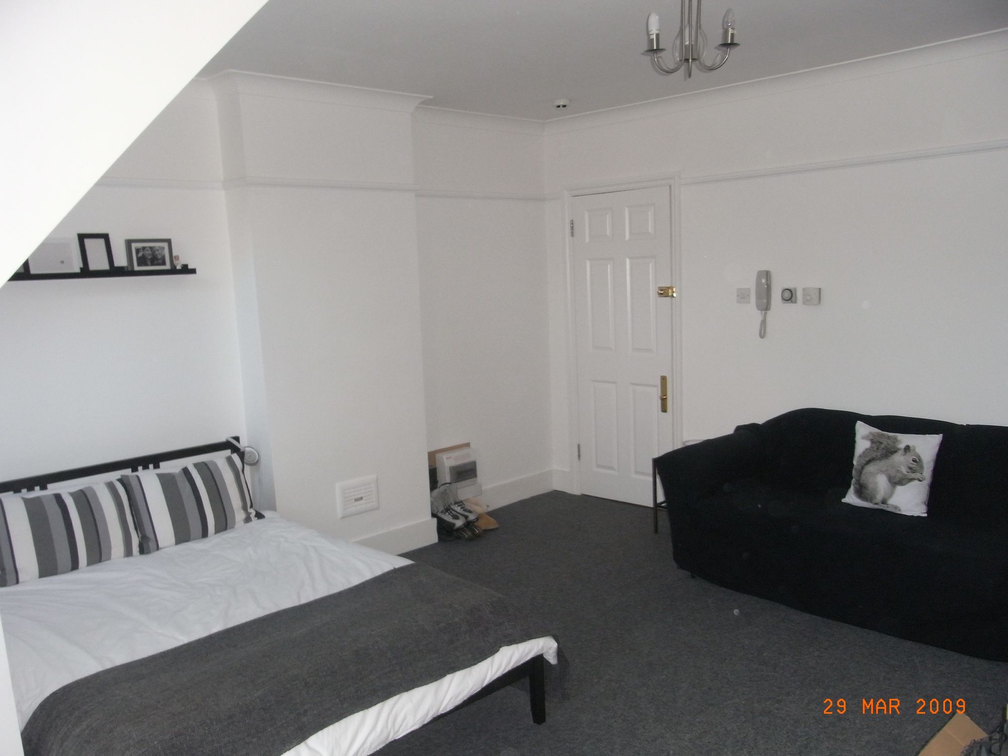 Flat 9, 2 Gleneldon Road, London photo 3