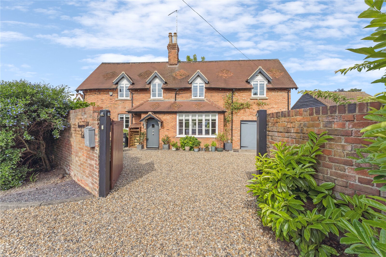 4 bedroom detached house for sale 0