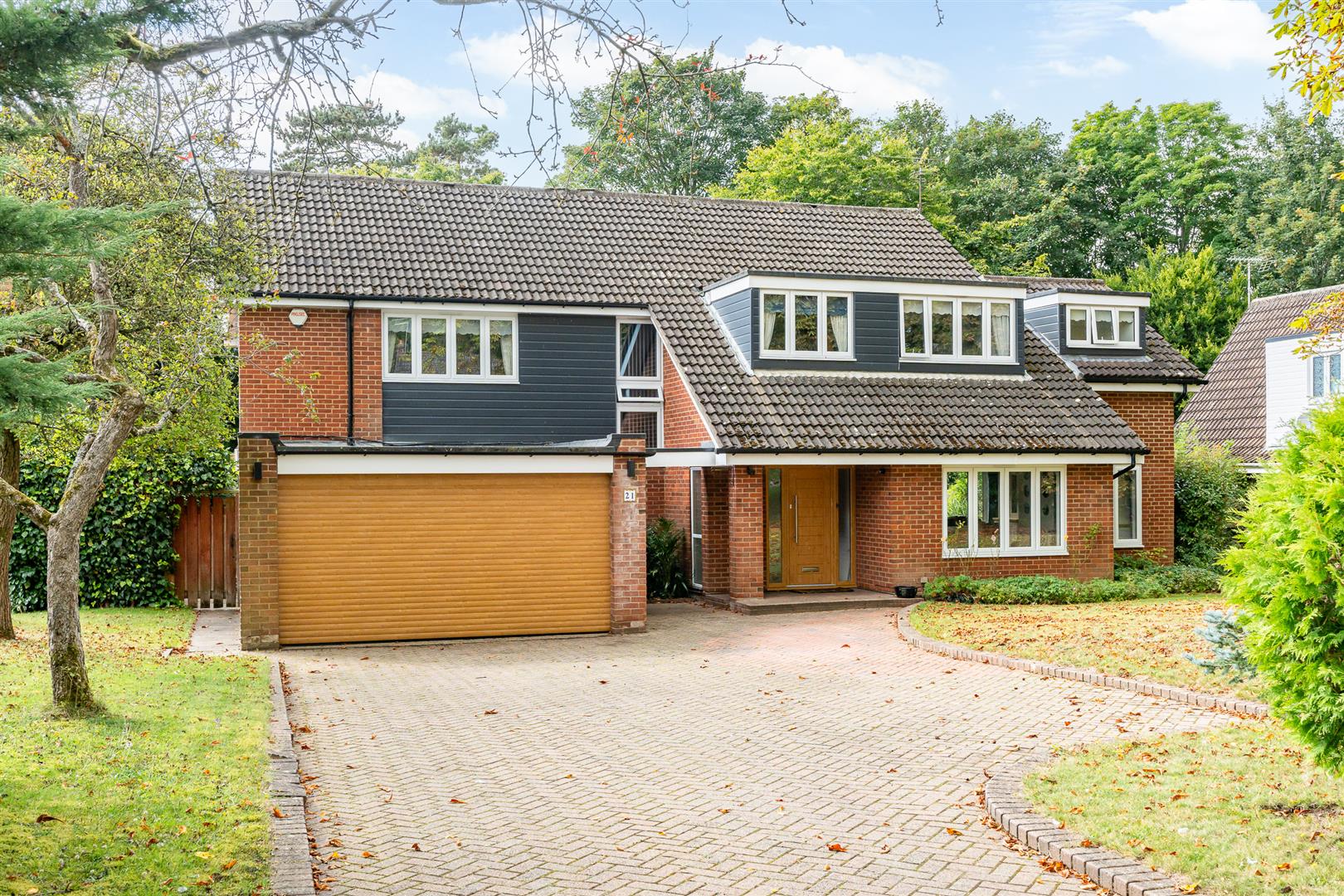 5 bedroom detached house for sale 0