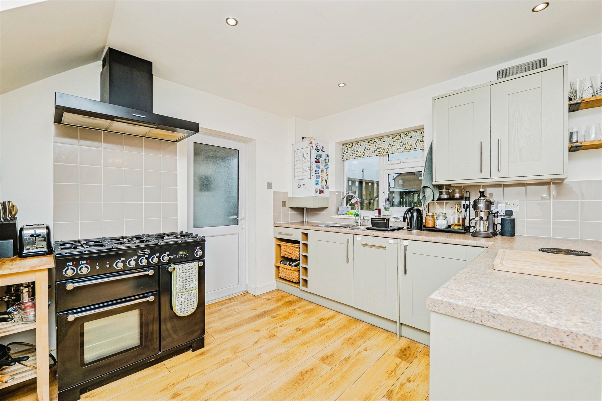1, Willow Road, Pontyclun photo 4