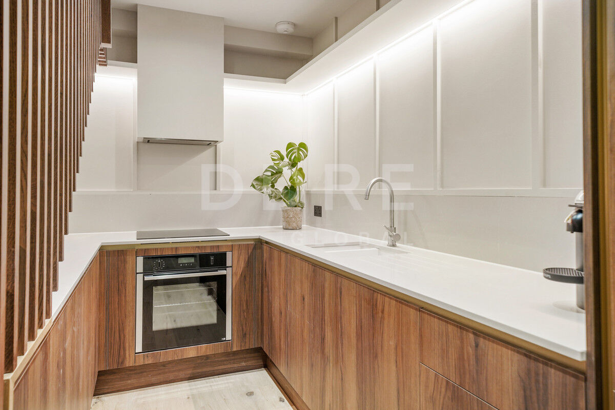 Flat 1, 2, Beaufort Gardens, London photo 4