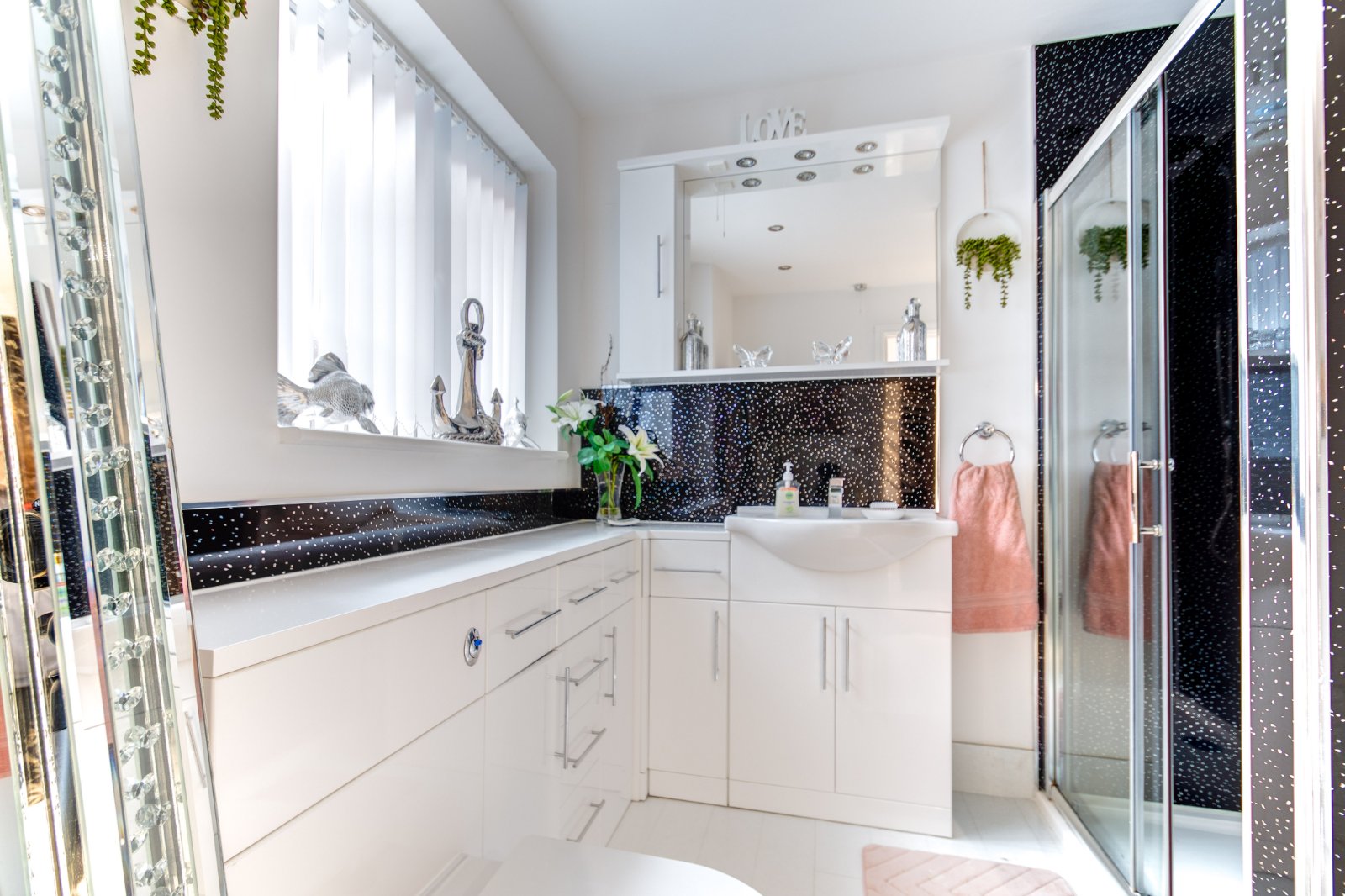 Photos of Hawes Lane, Rowley Regis, West Midlands B65 66540106