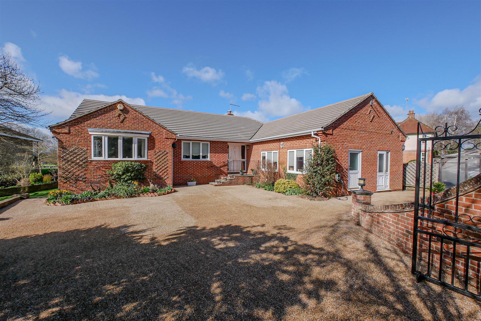 3 bedroom detached bungalow for sale 0