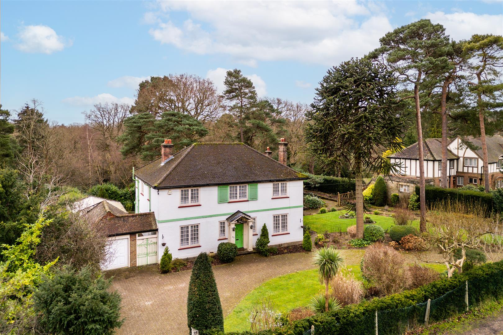 5 bedroom detached house for sale 0