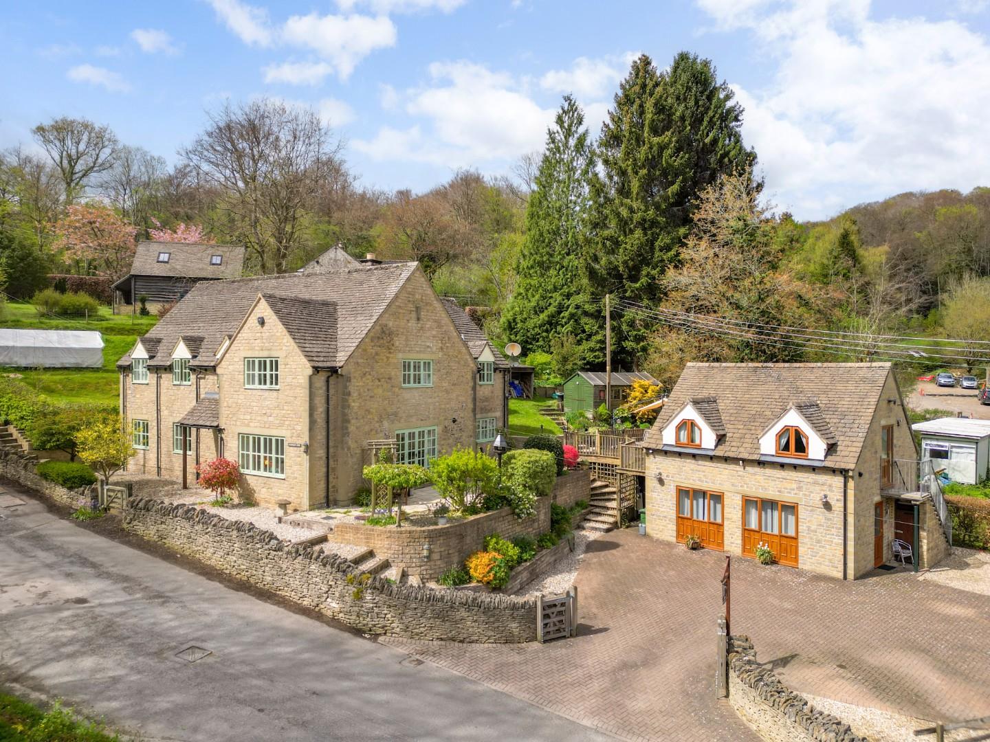 7 bedroom detached house for sale 0