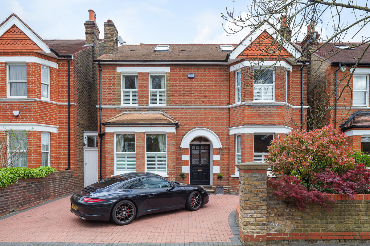 5 bedroom detached house for sale 0