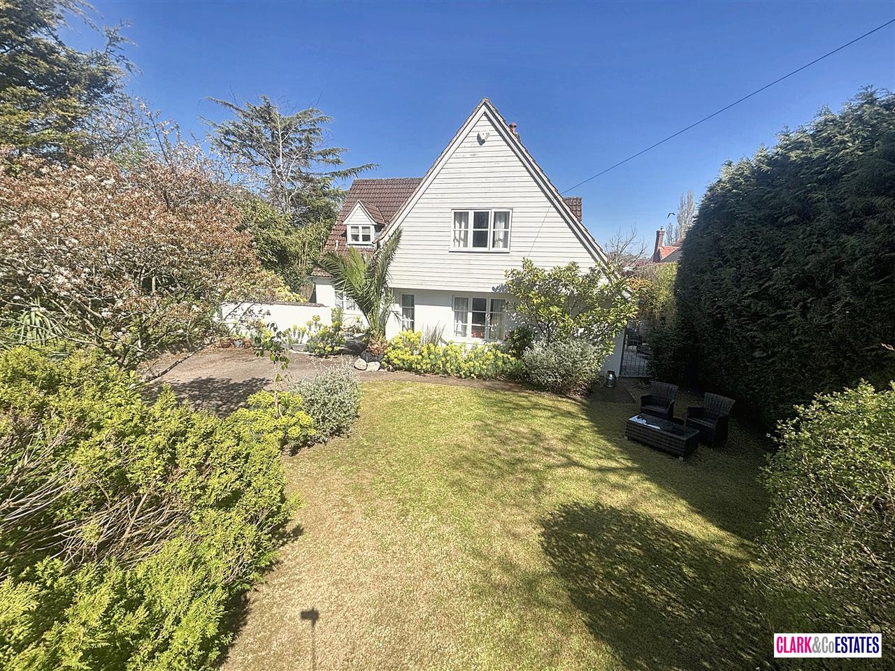 3 bedroom property for sale in London