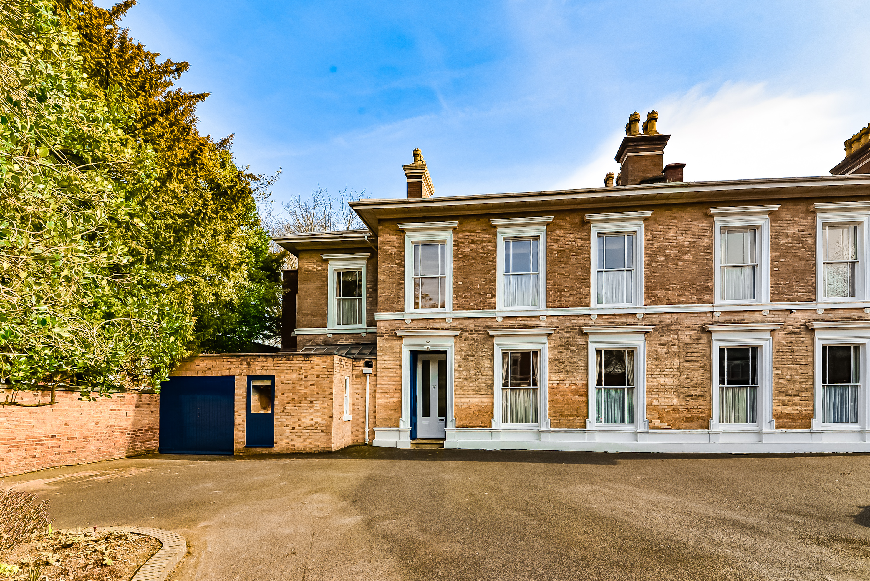 5 bedroom semi-detached house for sale 0