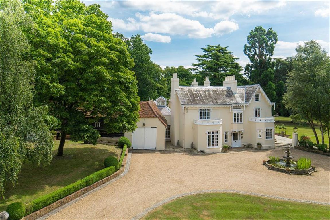 7 bedroom country house for sale in Halstead Hill, Goffs Oak