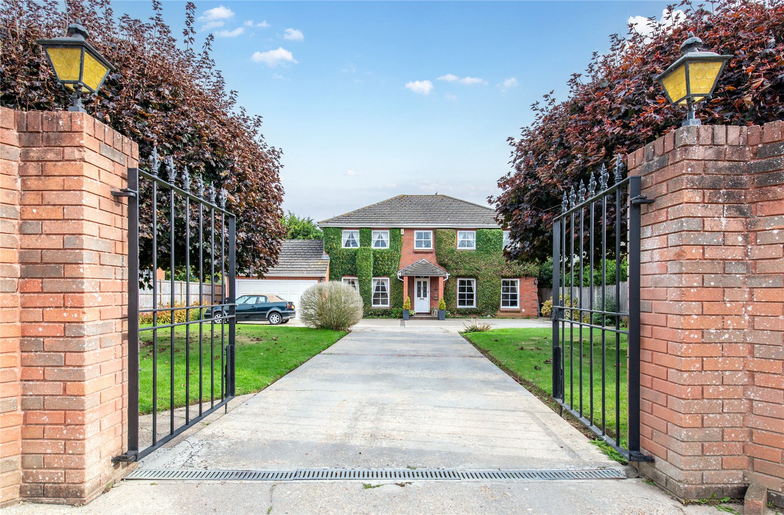 4 bedroom detached house for sale 0