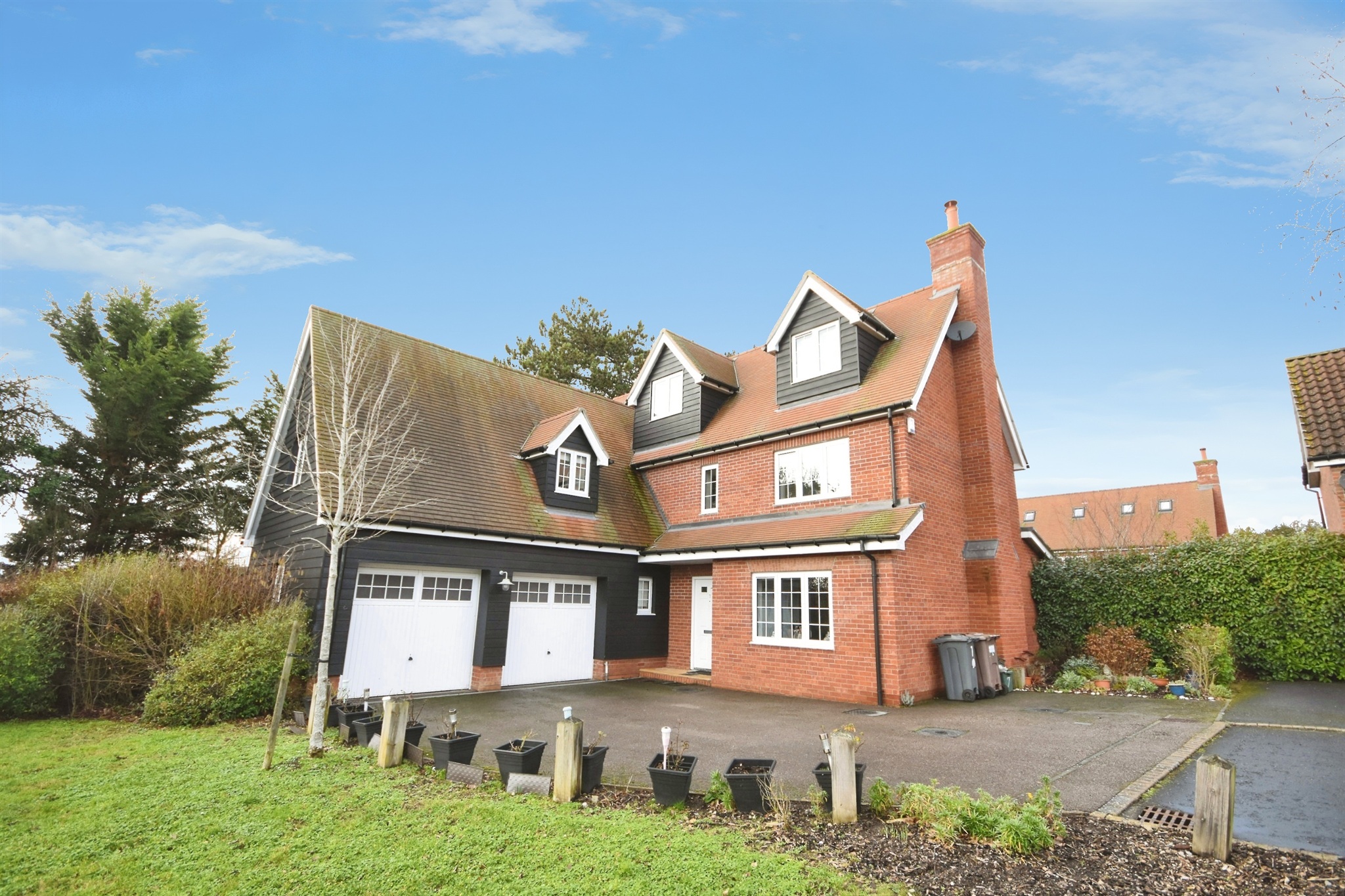 5 bedroom detached house for sale 0