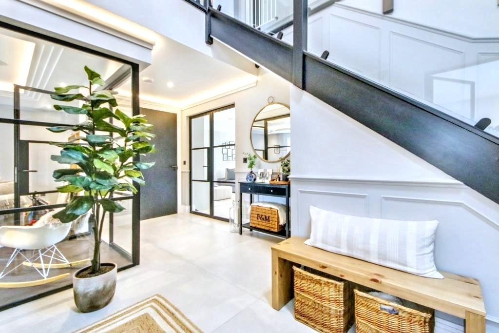 5 bedroom detached house for sale 0