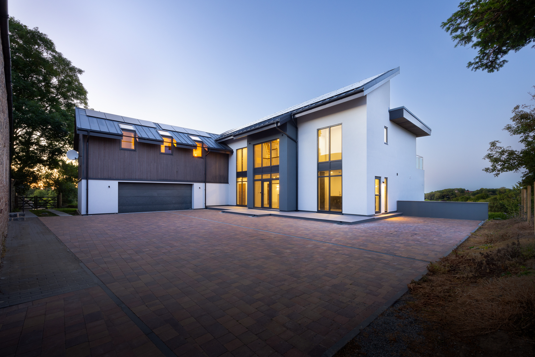 6 bedroom detached house for sale 0