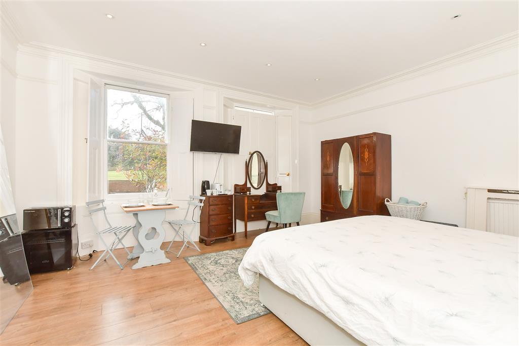 5 bedroom detached house for sale 0