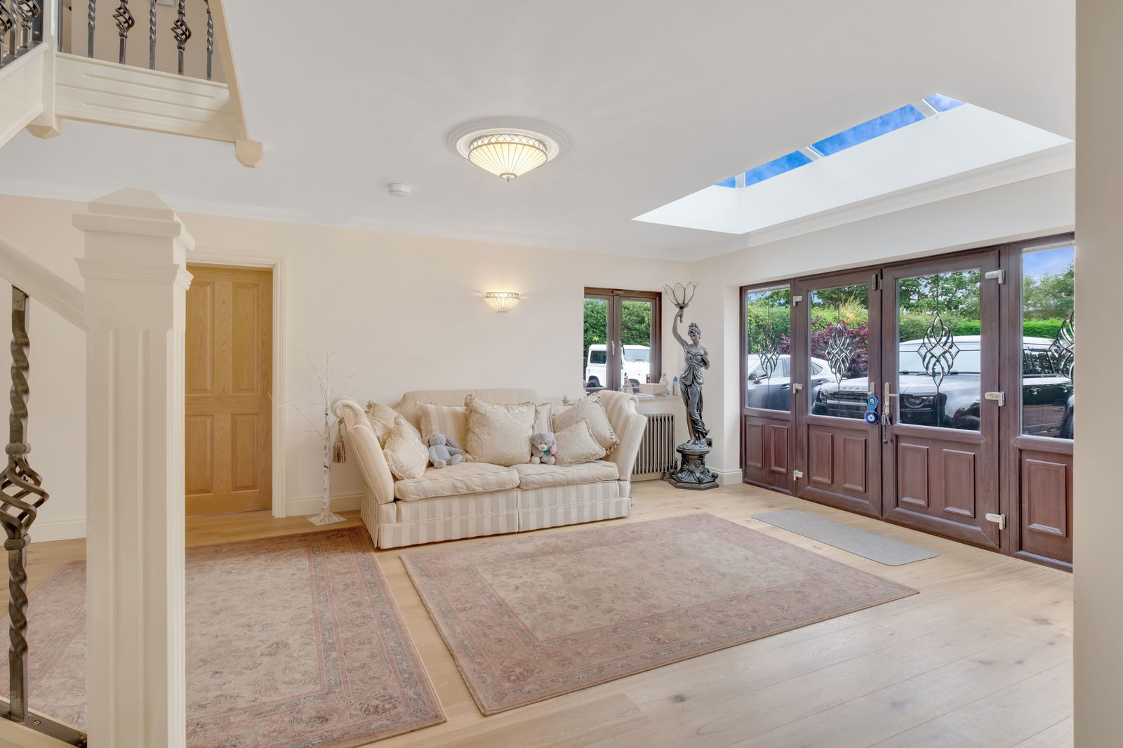 5 bedroom detached house for sale 0