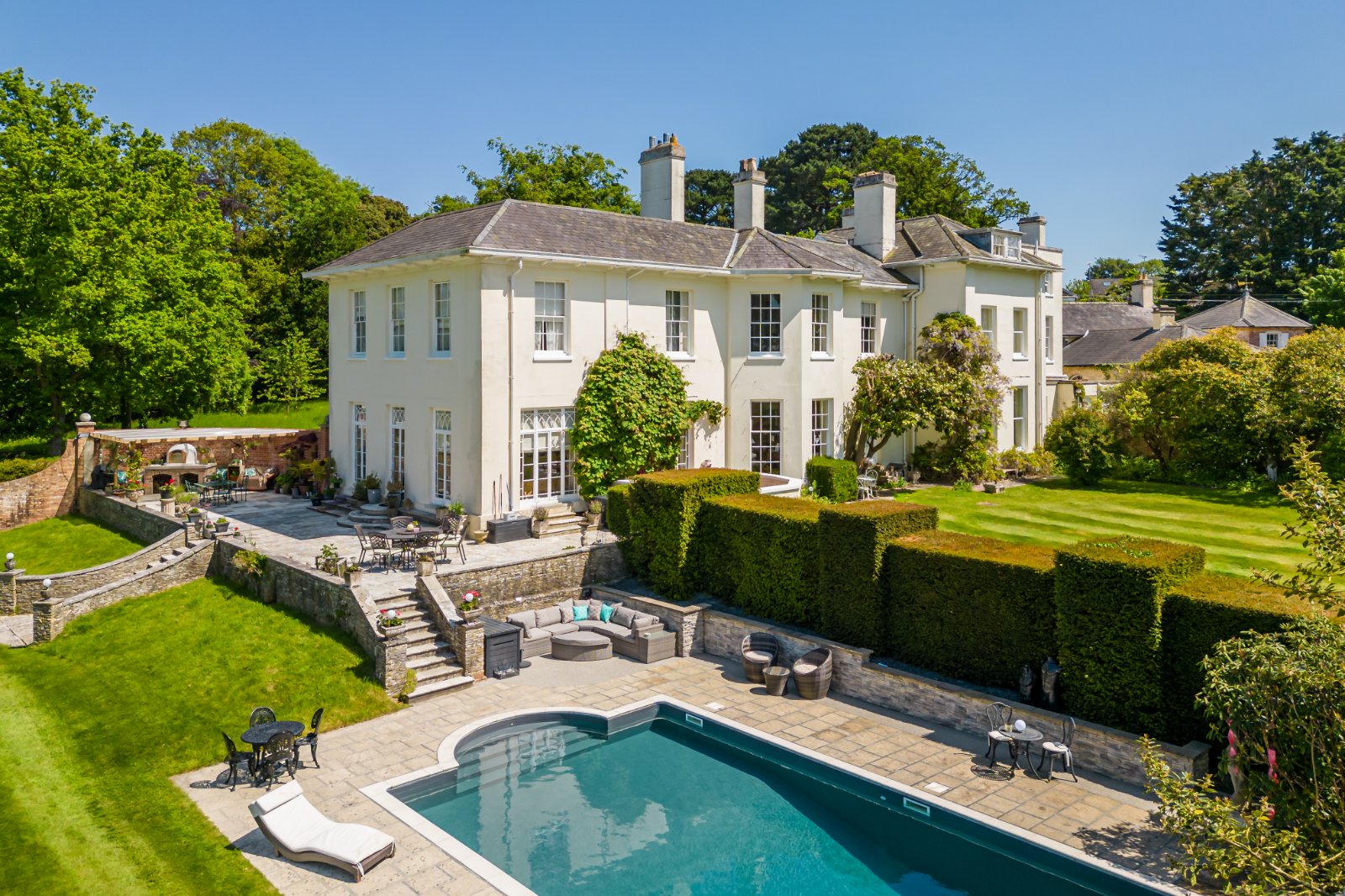 8 bedroom detached house for sale 0